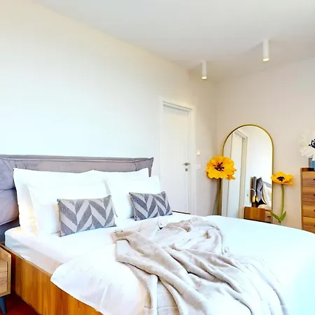 Figs And Olives Dolac