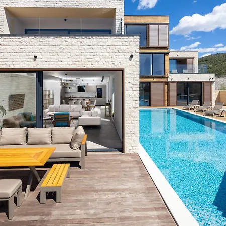 Villa Figs And Olives *