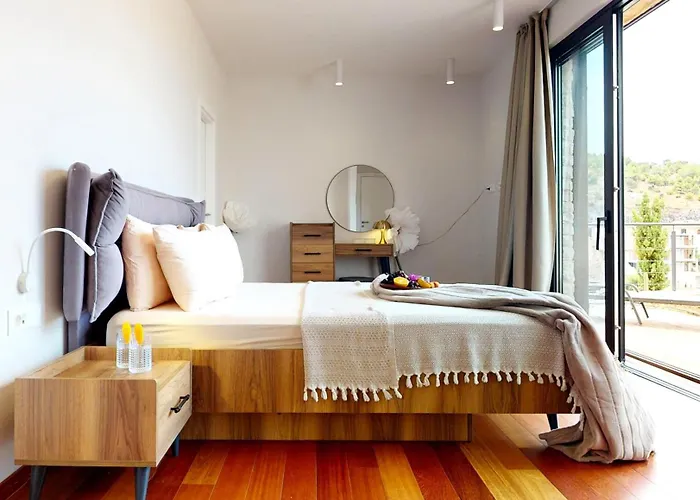 Figs And Olives Willa Dolac