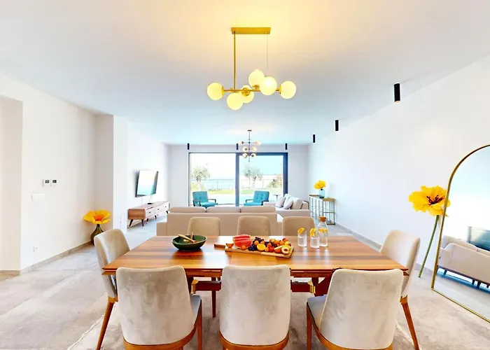 Figs And Olives Dolac