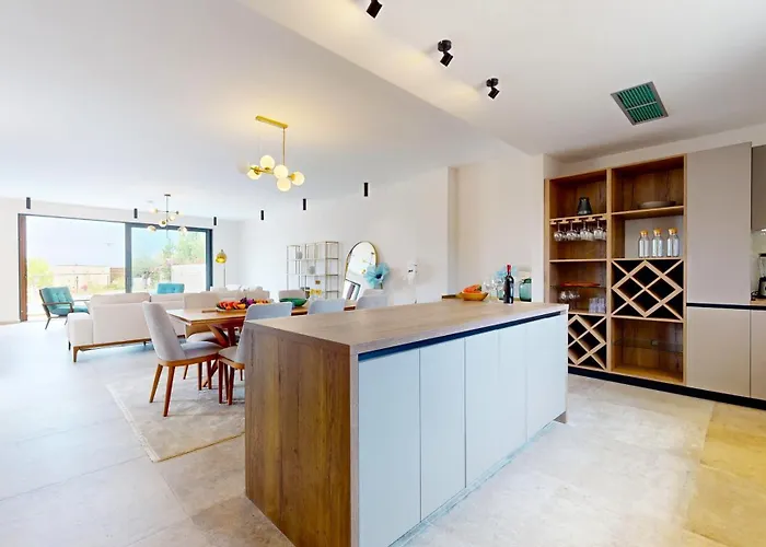 Figs And Olives Willa