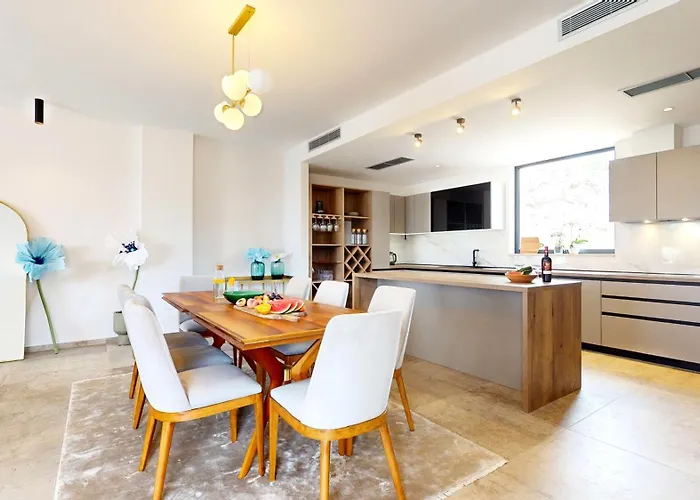 Figs And Olives Dolac