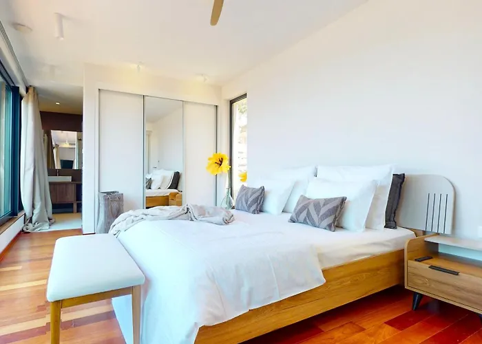 Willa Figs And Olives *