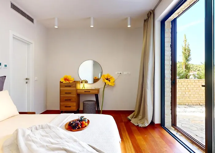 Figs And Olives Dolac