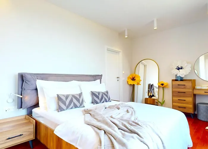 Figs And Olives Dolac