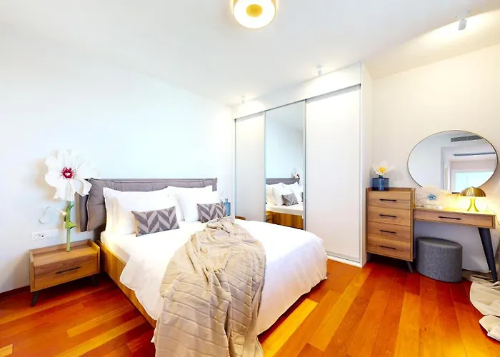 Willa Figs And Olives Dolac